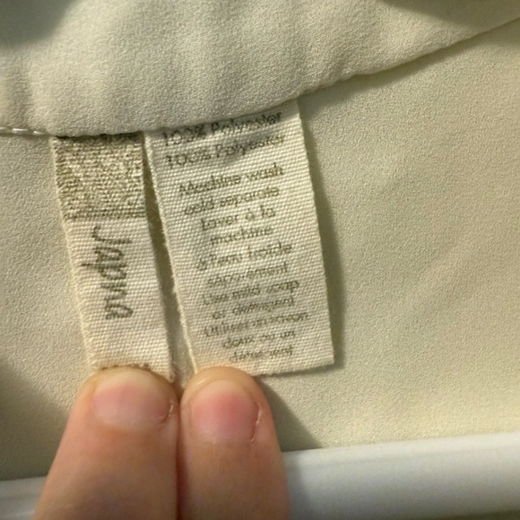 Japna Cream Sleeveless Blouse - Picture 2 of 3